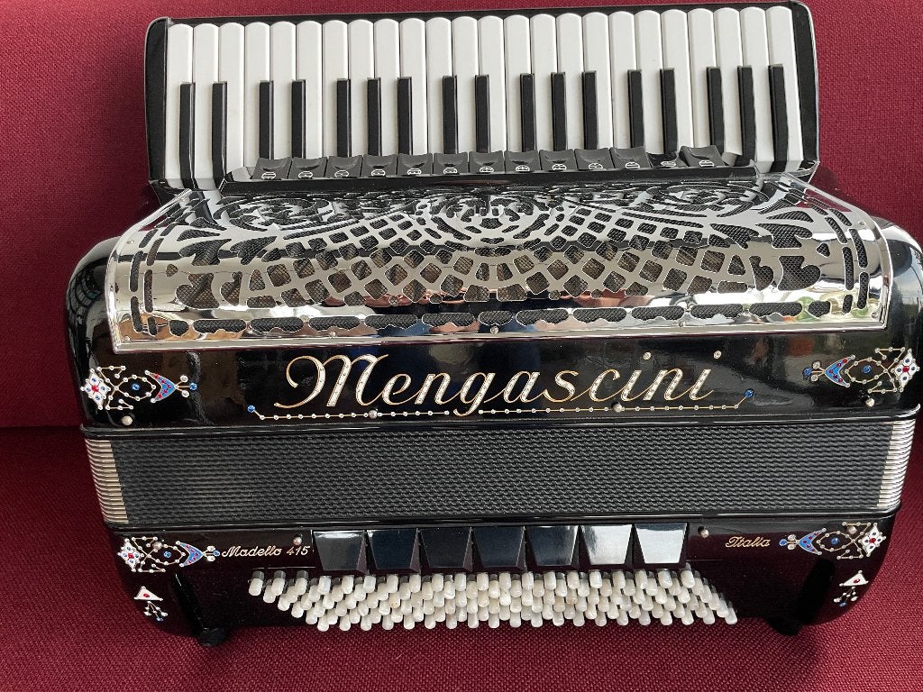 Z.g.a.n. Mengascini Modello 415 accordeon . 5 korig., Muziek en Instrumenten, Accordeons, Overige merken, Met koffer, Zo goed als nieuw