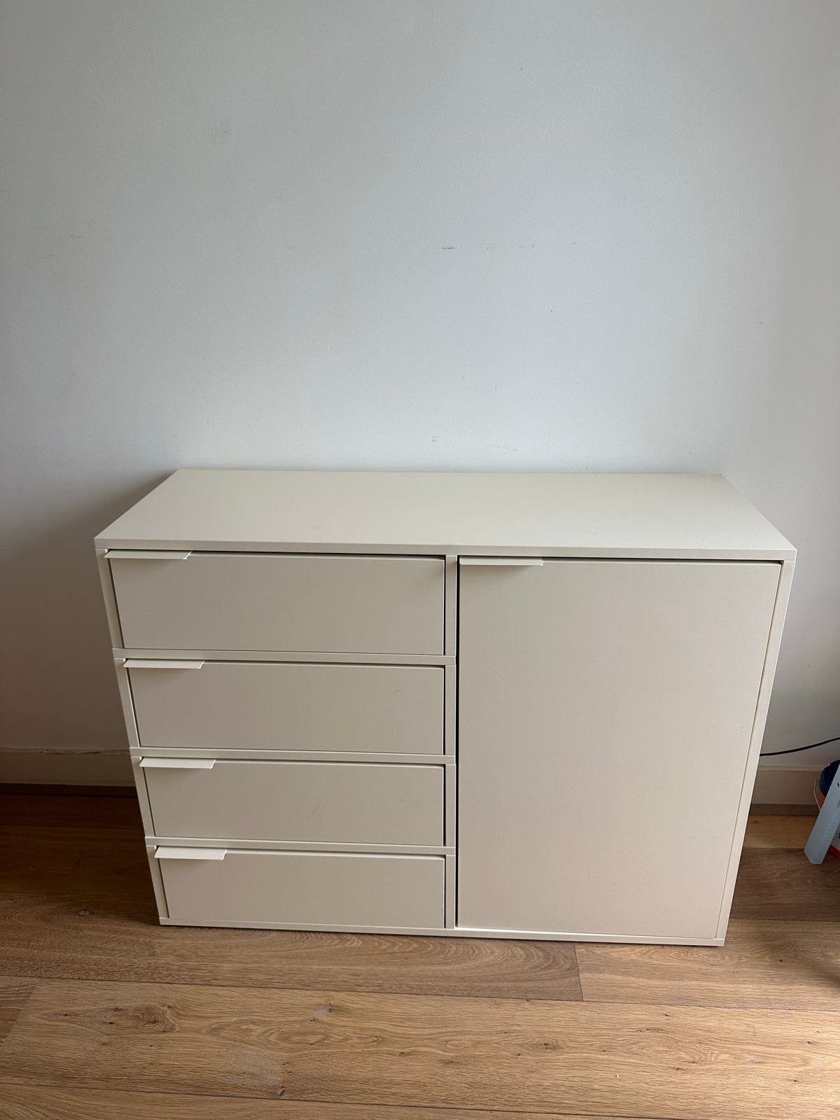 Tylko Commode met lades en deuren - Crème, Ophalen, Kunststof, Gebruikt, 100 tot 150 cm
