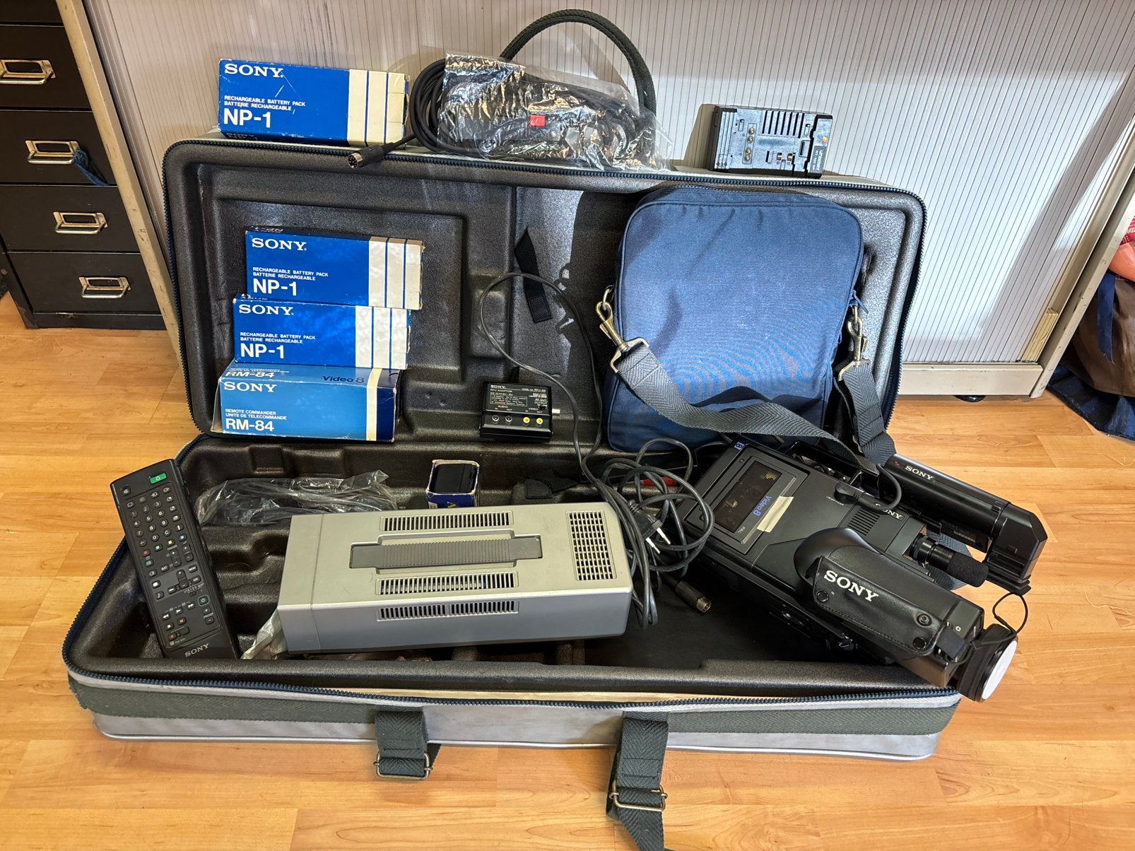 Sony CCD-V8E Video8 camera + tas en accessoires – ongetest, Ophalen