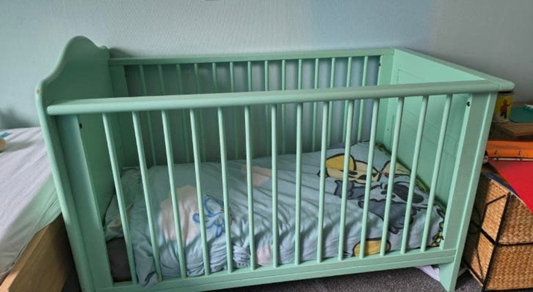 Mintgroen houten ledikant met dekbed, hoeslakens en overtrek, Ophalen, Gebruikt, Ledikant