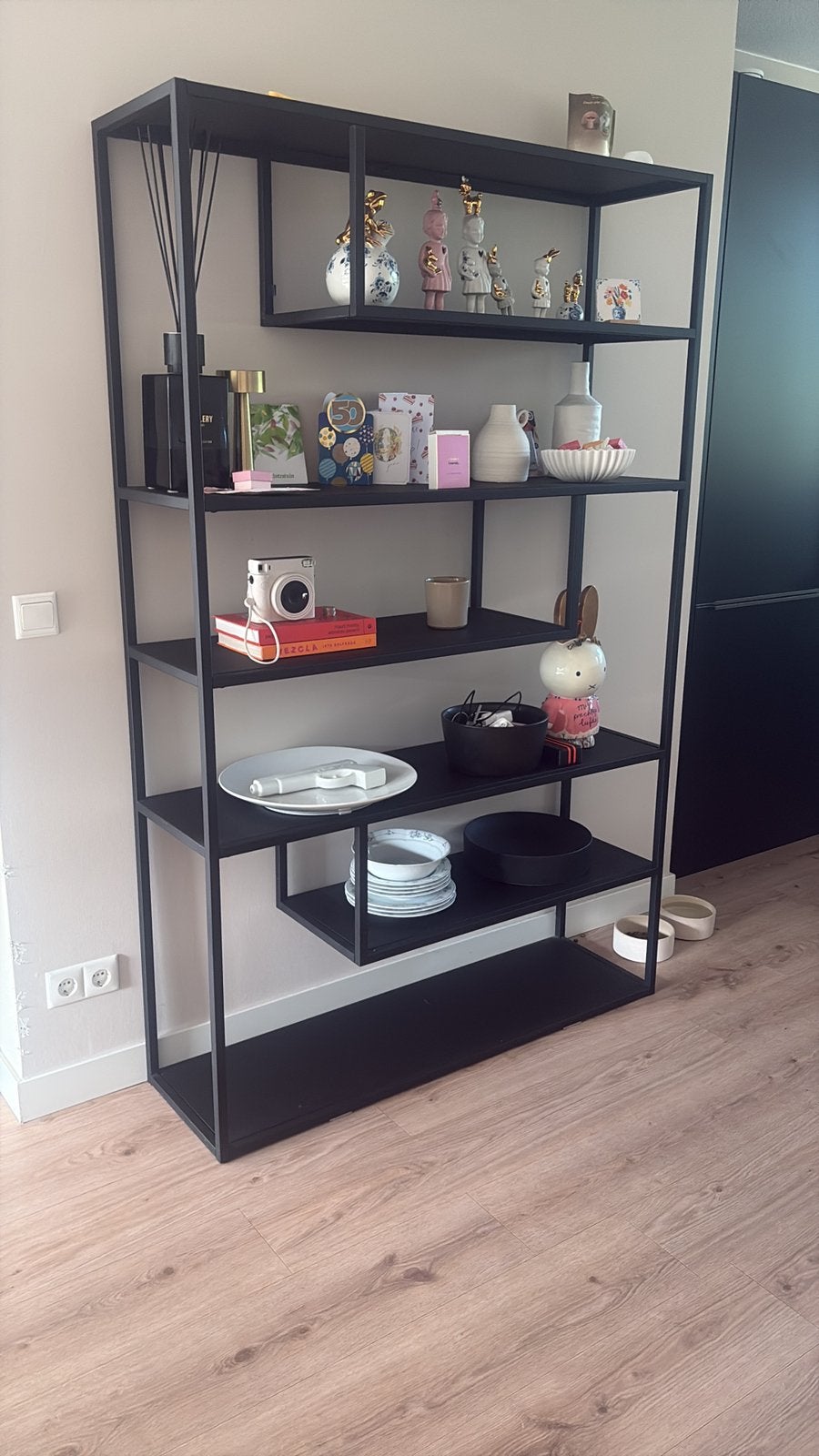 Zwarte stalen kast, Huis en Inrichting, Kasten | Vitrinekasten, Overige materialen, 100 tot 150 cm, Ophalen of Verzenden, Zo goed als nieuw
