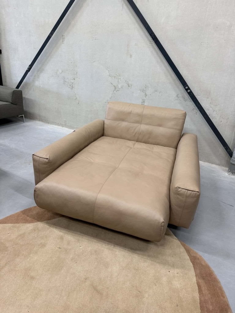 Nieuwstaat Rolf benz 50 Daybed beige Bruin leer Design bank, Leer, Ophalen of Verzenden, Rechte bank, Minder dan 150 cm