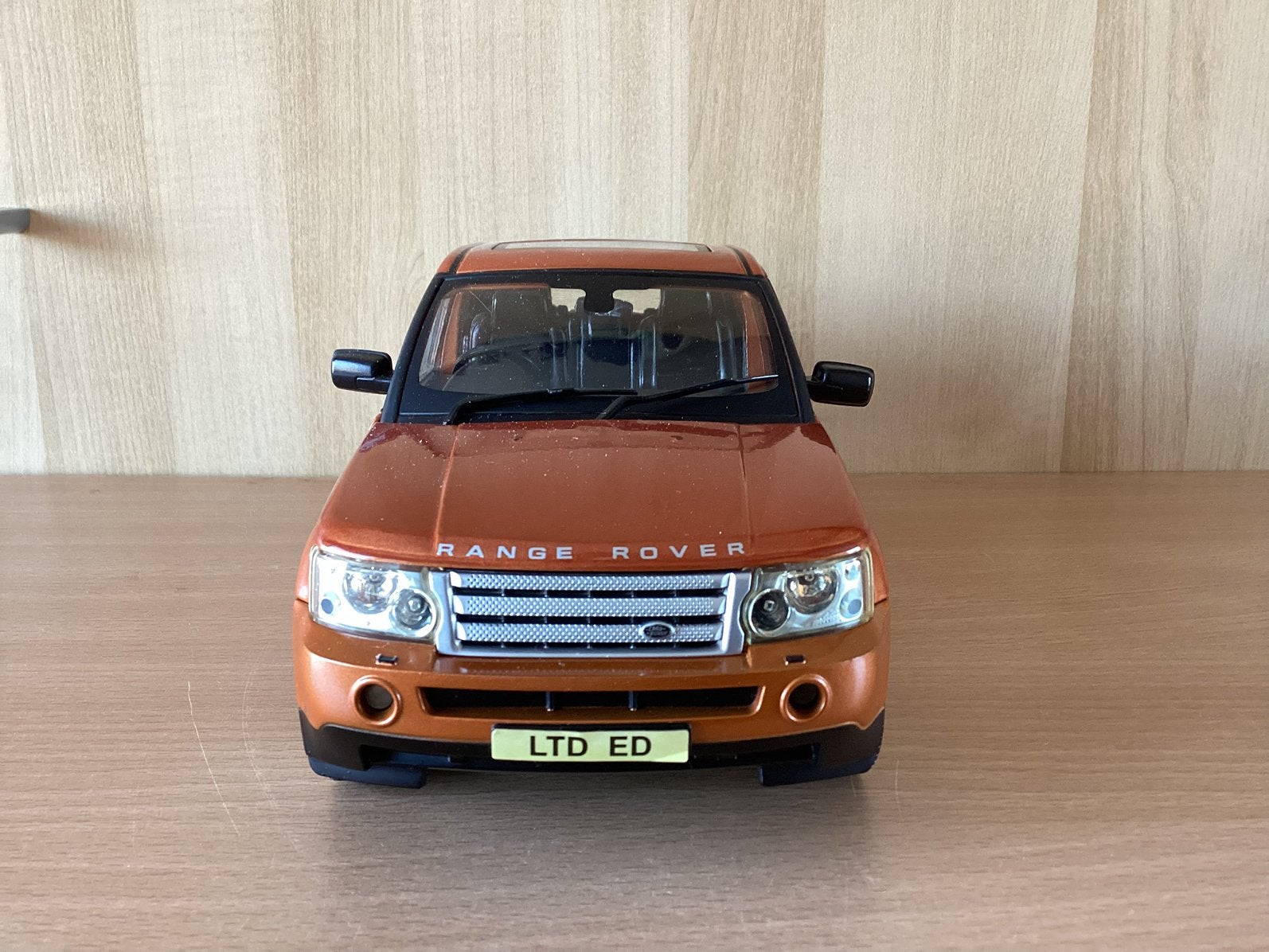 1:18 ERTL Range Rover Sport “Limited Edition”, Hobby en Vrije tijd, Modelauto's | 1:18, Ophalen of Verzenden, Zo goed als nieuw