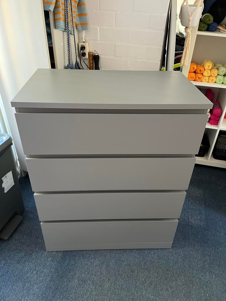 Grijze ladekast met 4 laden (IKEA), Huis en Inrichting, Ophalen, 100 tot 150 cm, 50 tot 100 cm, Zo goed als nieuw