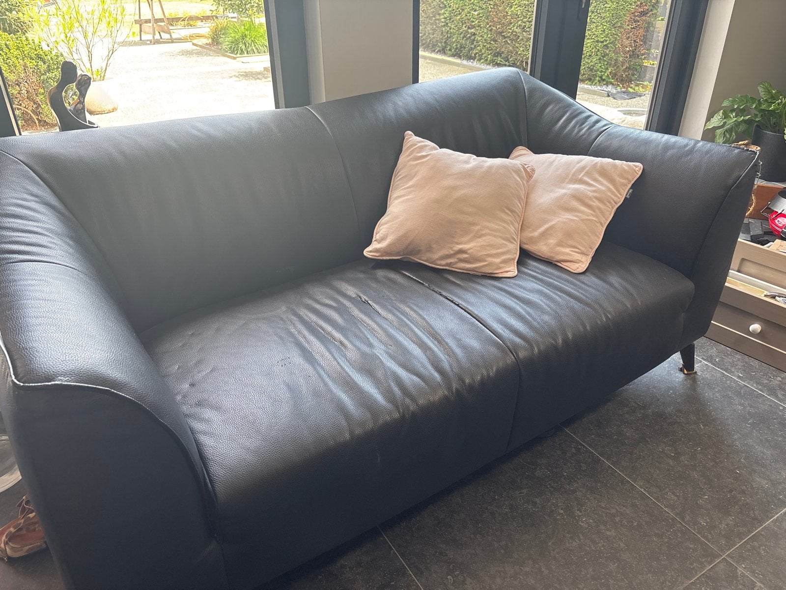 Zwarte leren tweezitsbank - Comfortabel en stijlvol, Ophalen, Gebruikt, 150 tot 200 cm, Tweepersoons