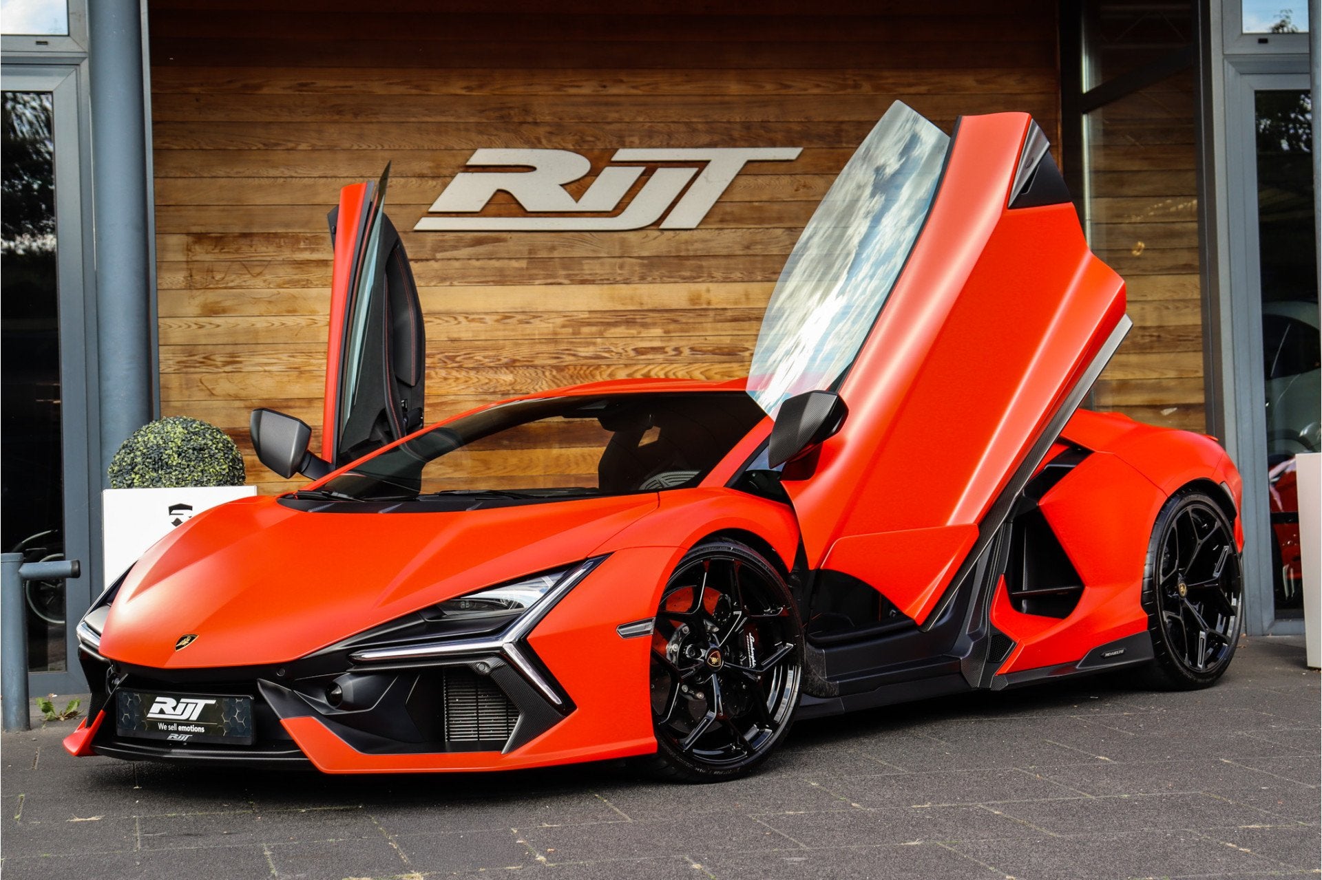 Lamborghini Revuelto 6.5 V12 *Full carbon int. & ext/Lift/Ke, Auto's, Automaat, Dealer onderhouden, Achterwielaandrijving, Overige kleuren