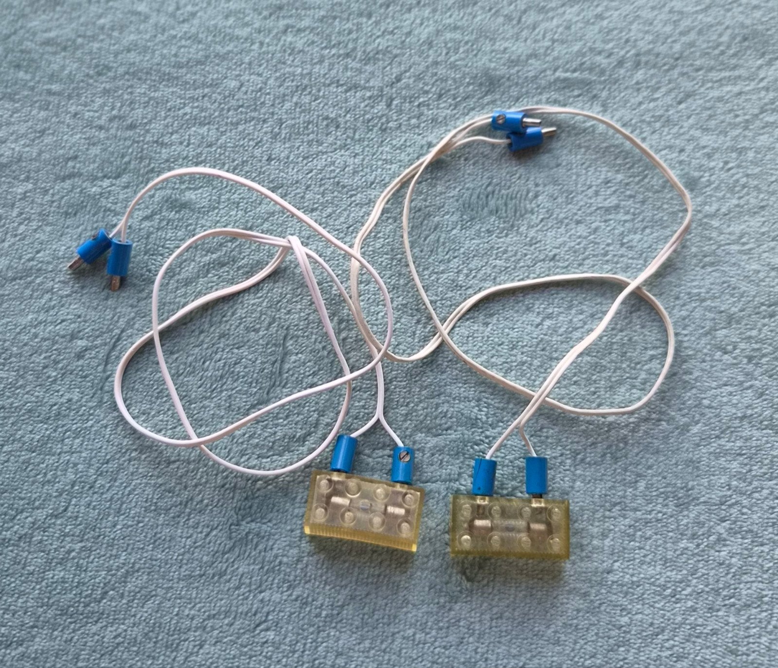 Lego 4x2x2 licht blok (4 Volt buis lamp) + aansluit kabeltje, Ophalen of Verzenden, Gebruikt, Losse stenen, Lego