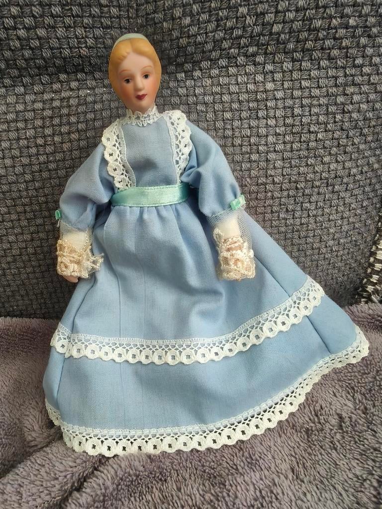 Brocante poppetje, Ophalen of Verzenden, Zo goed als nieuw, Poppenhuis