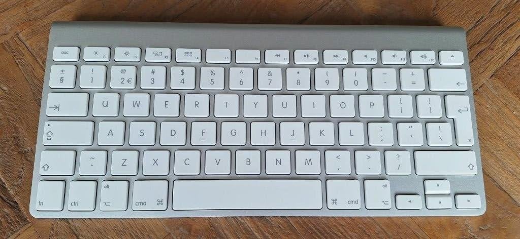 Apple Magic Keyboard (A1314) - Draadloos Qwerty, Ophalen of Verzenden, Zo goed als nieuw, Draadloos, Qwerty