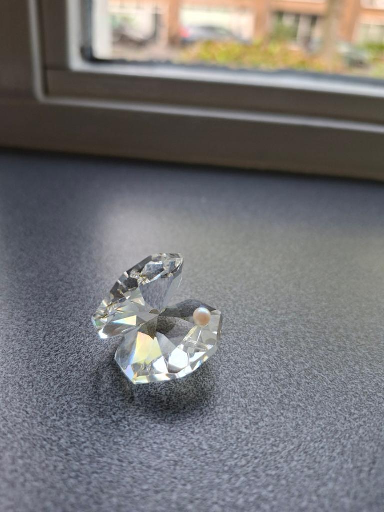 Swarovski kristal schelp met parel, Verzamelen, Swarovski, Ophalen of Verzenden, Zo goed als nieuw, Figuurtje