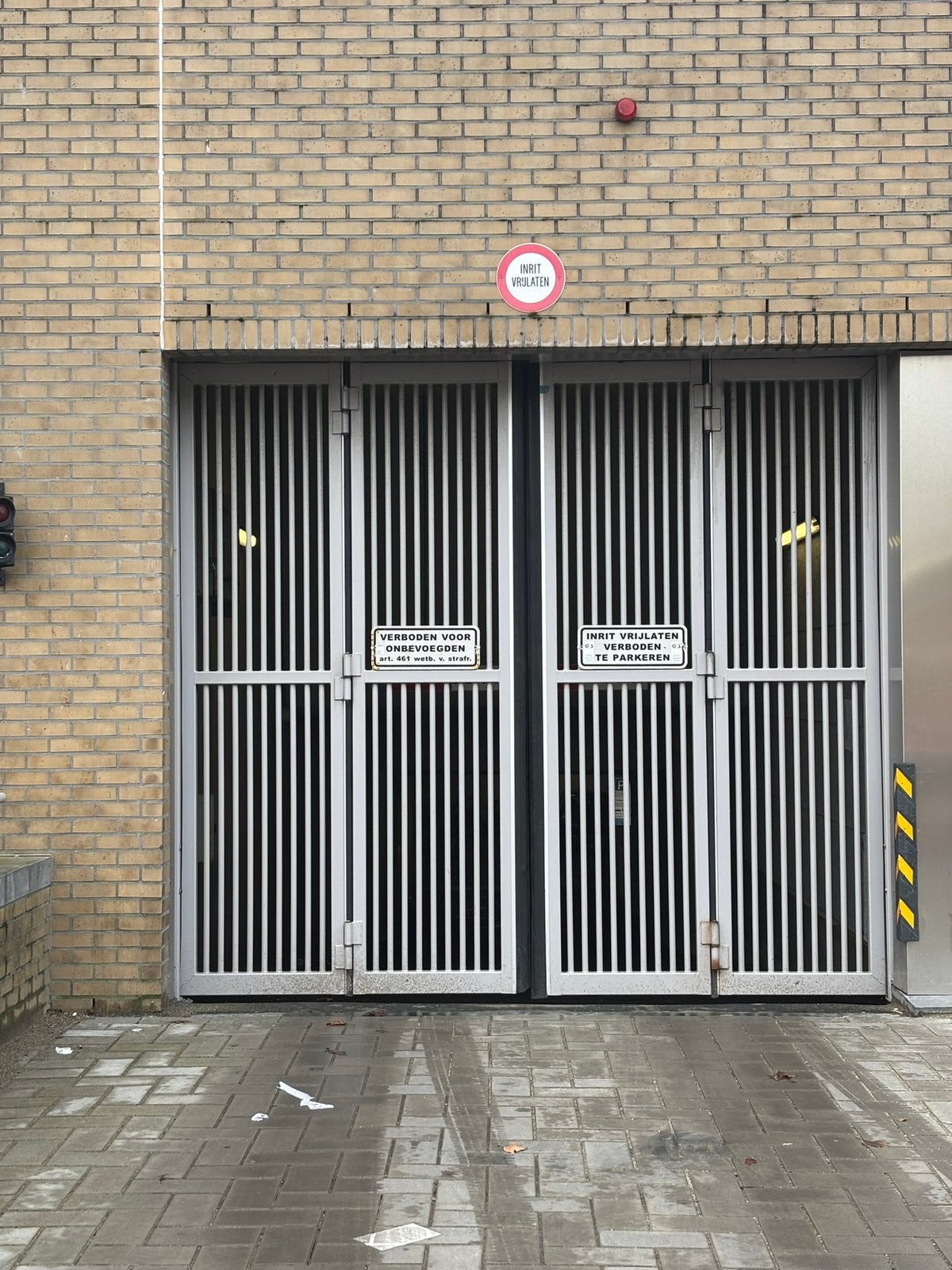 Covered and Secure Parking Space for Rent – Amsterdam West, Ophalen