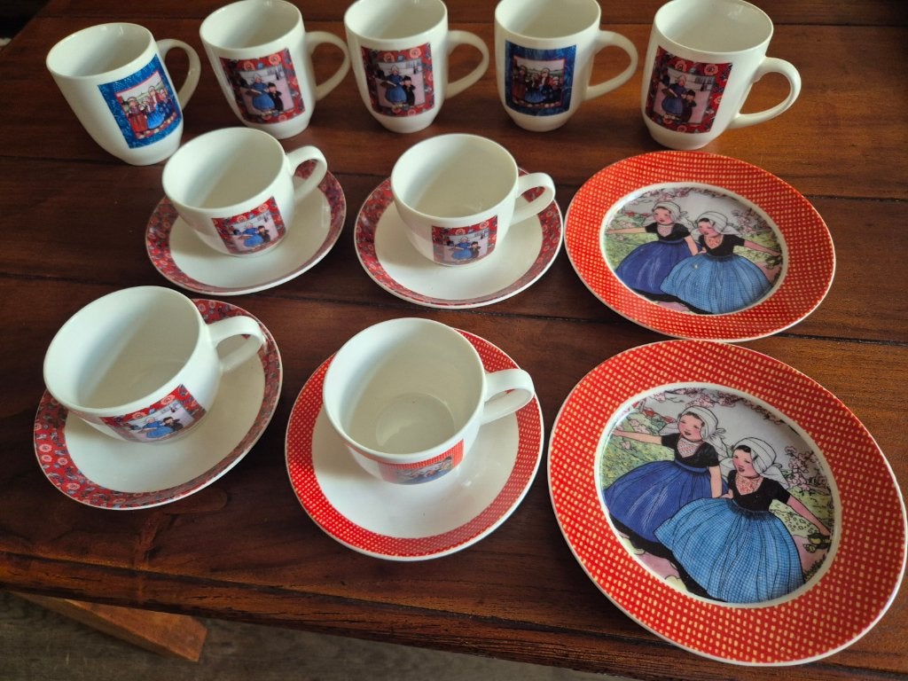 Rie Cramer/Douwe Egberts kopjes - mokken - borden, Huis en Inrichting, Overige typen, Ophalen of Verzenden, Zo goed als nieuw