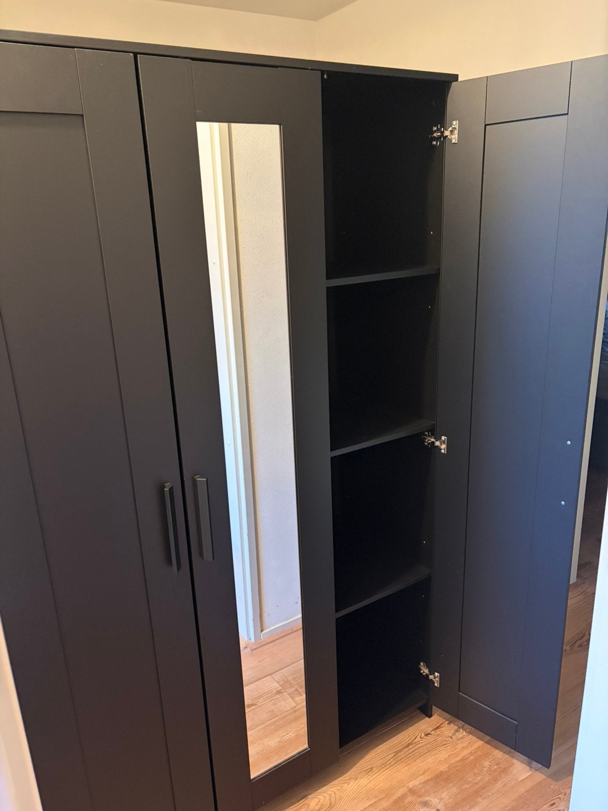 IKEA BRIMNES kledingkast zwart, Ophalen, Met deur(en), 100 tot 150 cm, Zo goed als nieuw