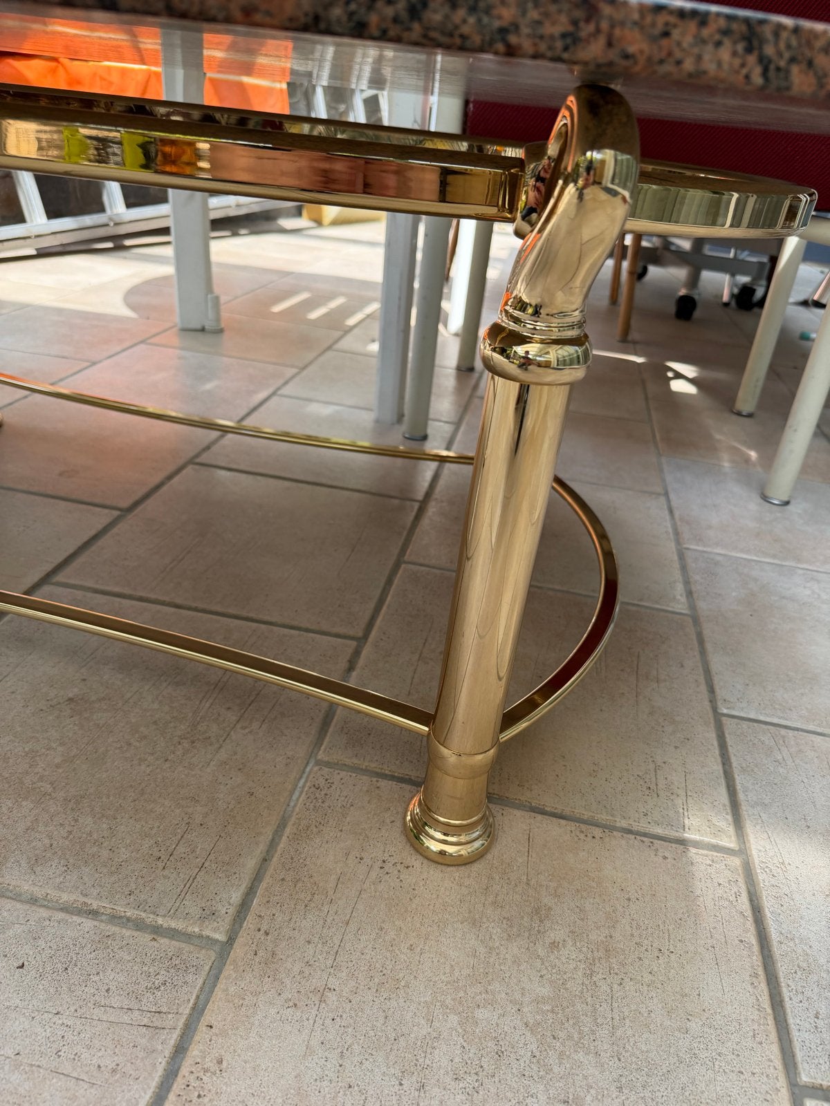 Ovale salontafel met granieten blad en gouden onderstel, Ophalen, 100 tot 150 cm, 50 tot 100 cm, Zo goed als nieuw
