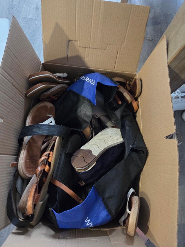 Doos vol dames schoenen maat 36/37, Kleding | Dames, Schoenen, Ophalen of Verzenden, Zo goed als nieuw, Overige kleuren, Sneakers of Gympen