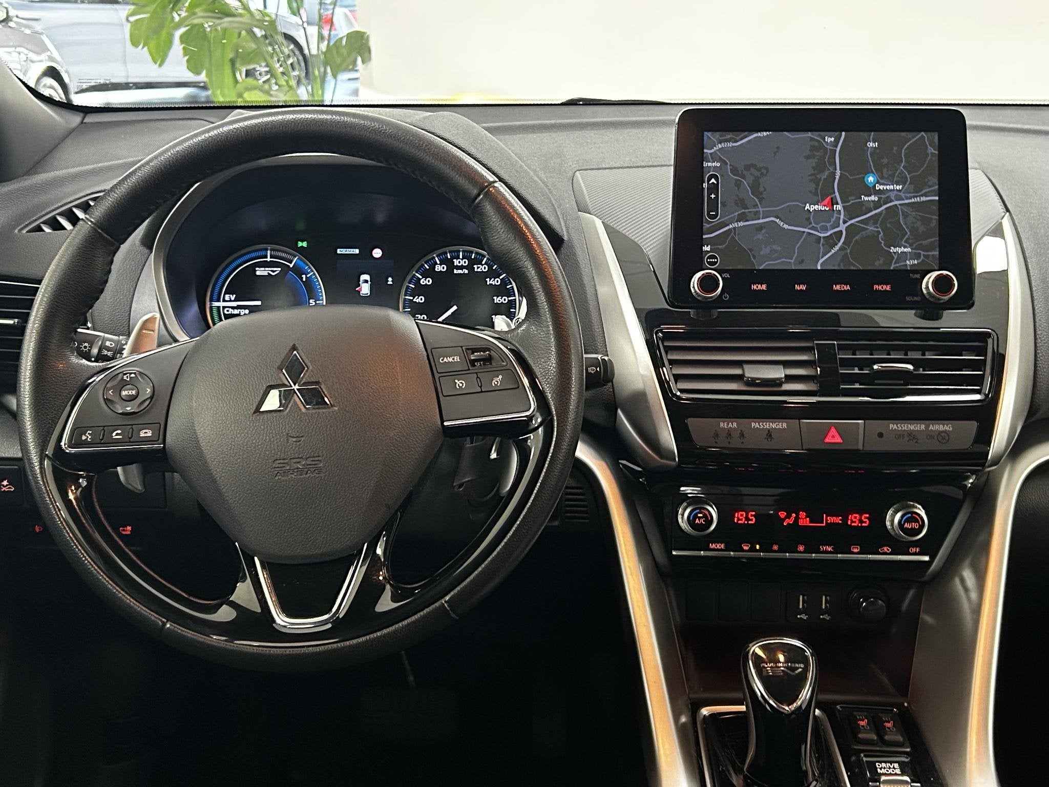 Mitsubishi Eclipse Cross 2.4 PHEV Intense+ NAVIGATIE | TREKH, Auto's, 188 pk, 14 kWh, 4 cilinders, Met garantie (alle)
