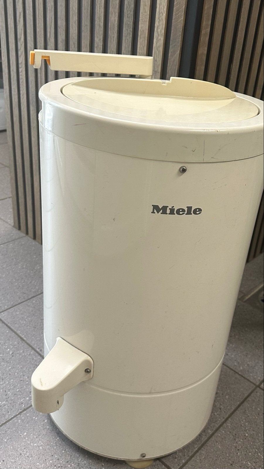 Miele Centrifuge WZ268 - 2800 toeren - Prima staat, Witgoed en Apparatuur, Ophalen, Minder dan 85 cm, Minder dan 4 kg, 1600 toeren of meer