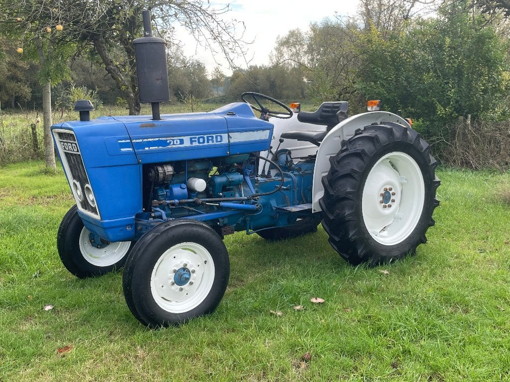 ford 2000 tractor met revisiemotor, Ophalen, Zo goed als nieuw