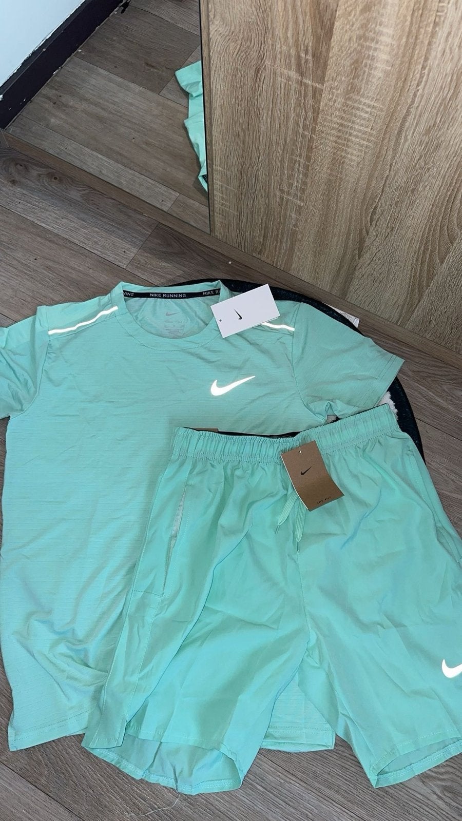 Nieuw Nike sportpakje: korte broek en shirt, Ophalen of Verzenden