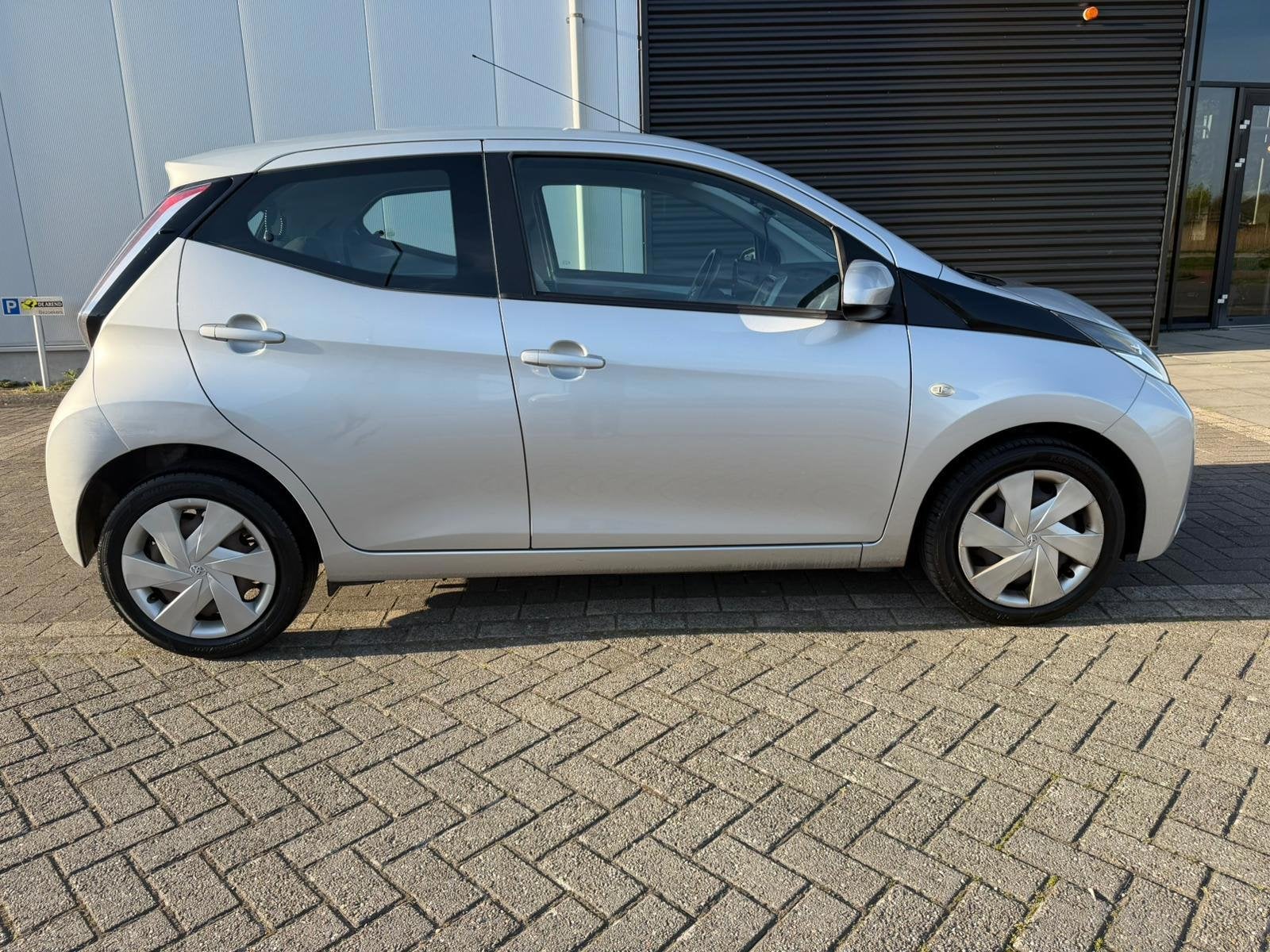 Toyota Aygo 1.0 VVT-i x-play Cruise control CarPlay Navigati, Voorwielaandrijving, Start-stop-systeem, Gebruikt, Euro 6