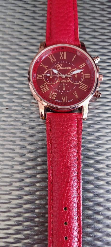 Mooi Rood Goed Werkend Horloge, Ophalen of Verzenden, Zo goed als nieuw, Overige merken
