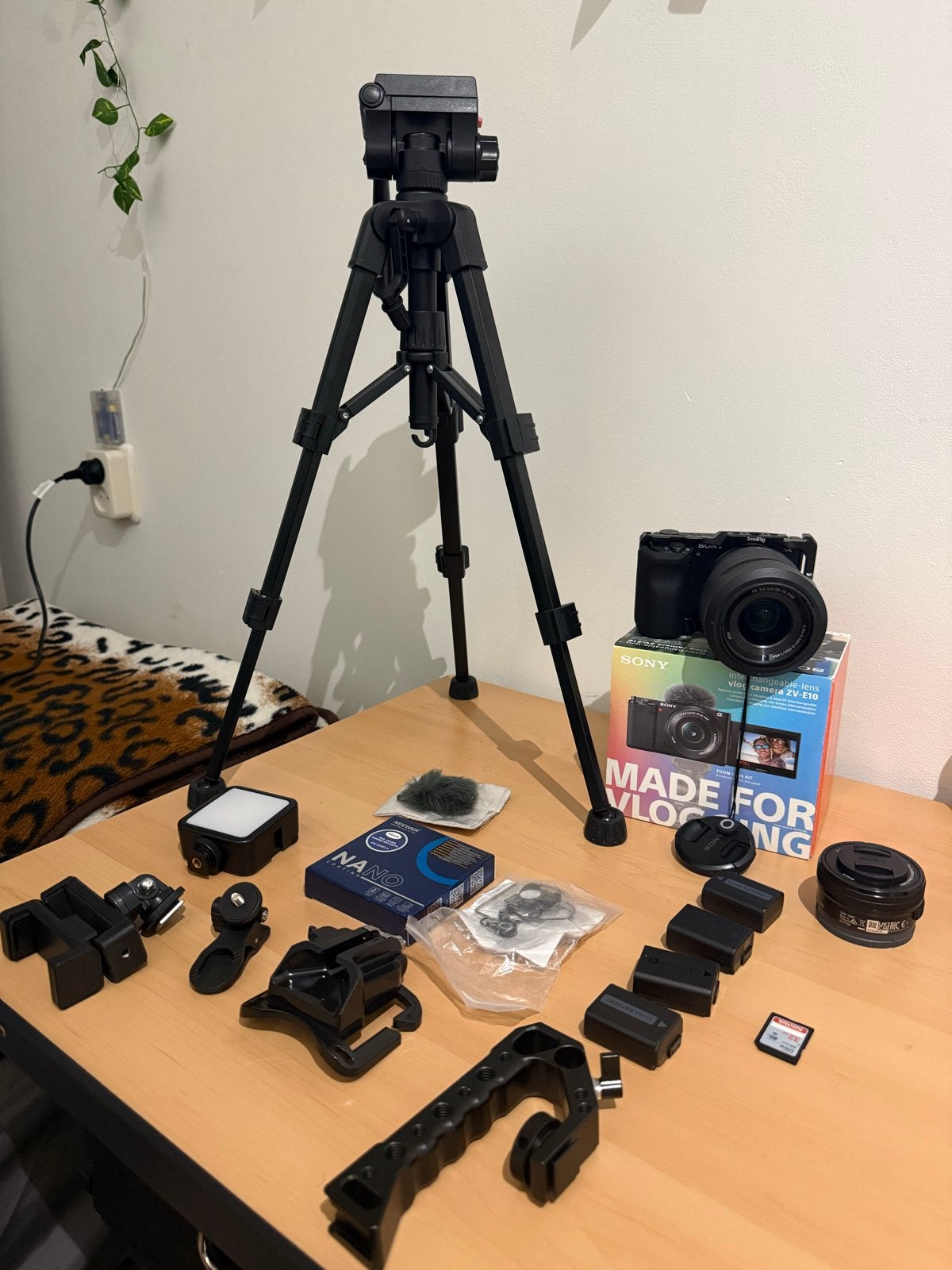 Sony ZV-E10 Vlogcamera met 2 lenzen en accessoires, Beeldstabilisatie, Ophalen of Verzenden, Zo goed als nieuw, 4 t/m 7 keer