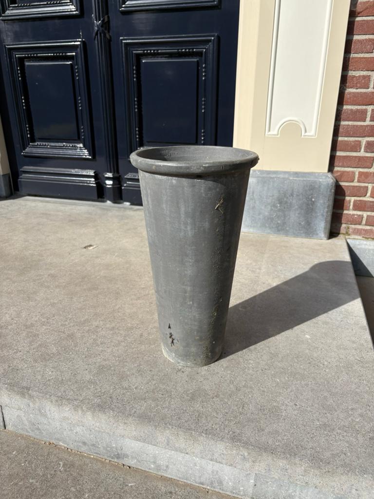 Hoge grijze loden bloemvaas  met open bodem, Overige materialen, Gebruikt, Rond, Binnen