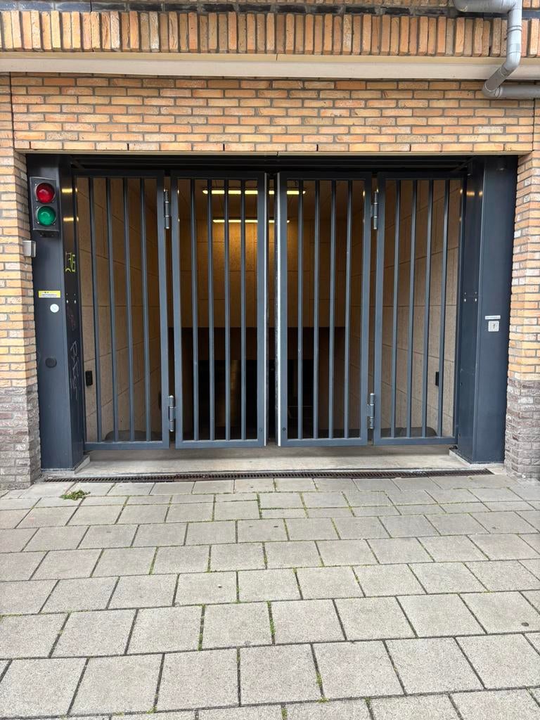 Parkeerplaats te huur Staatsliedenbuurt, Huizen en Kamers, Garages en Parkeerplaatsen, Amsterdam