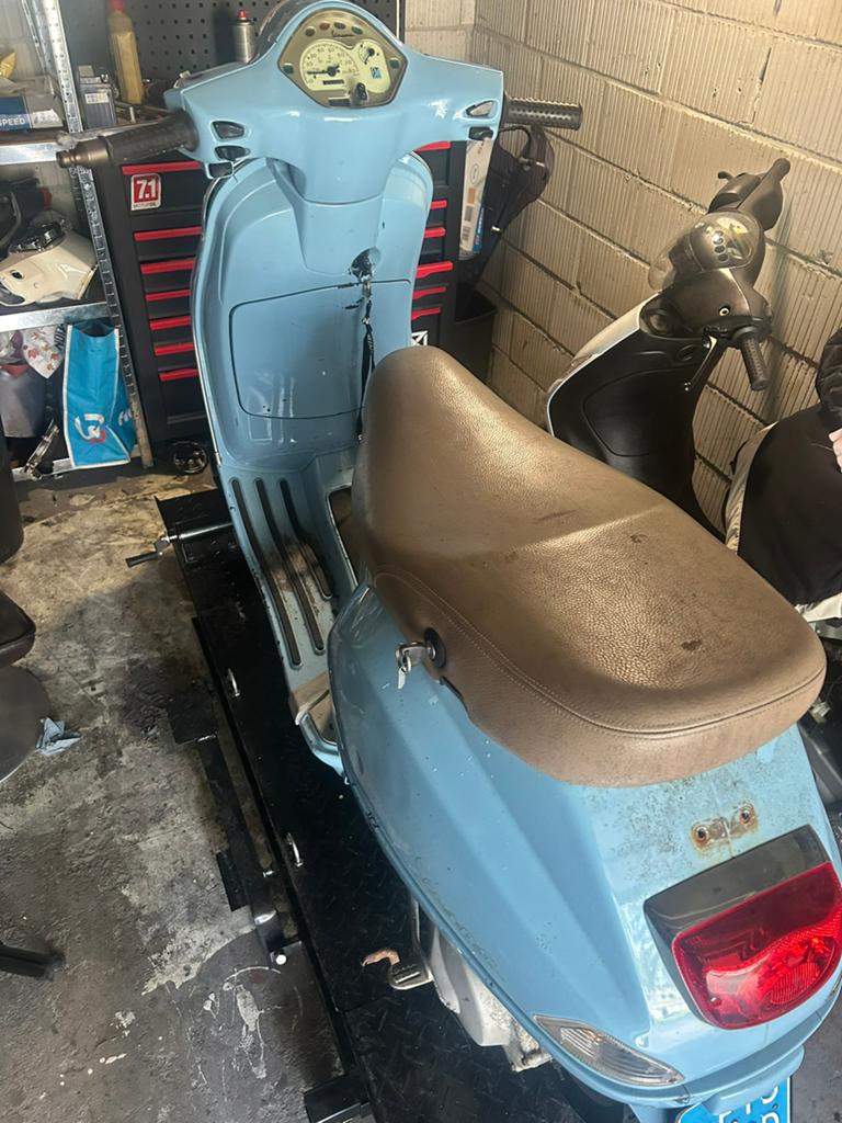 Vespa lx snor frame, Fietsen en Brommers, Snorfietsen en Snorscooters, Ophalen of Verzenden, Zo goed als nieuw, Benzine, Vespa