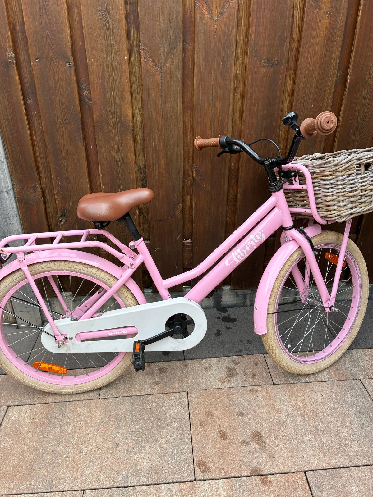Roze 20 inch meisjesfiets met mandje - Liberty, Fietsen en Brommers, Fietsen | Meisjes, Terugtraprem, Gebruikt, Ophalen of Verzenden