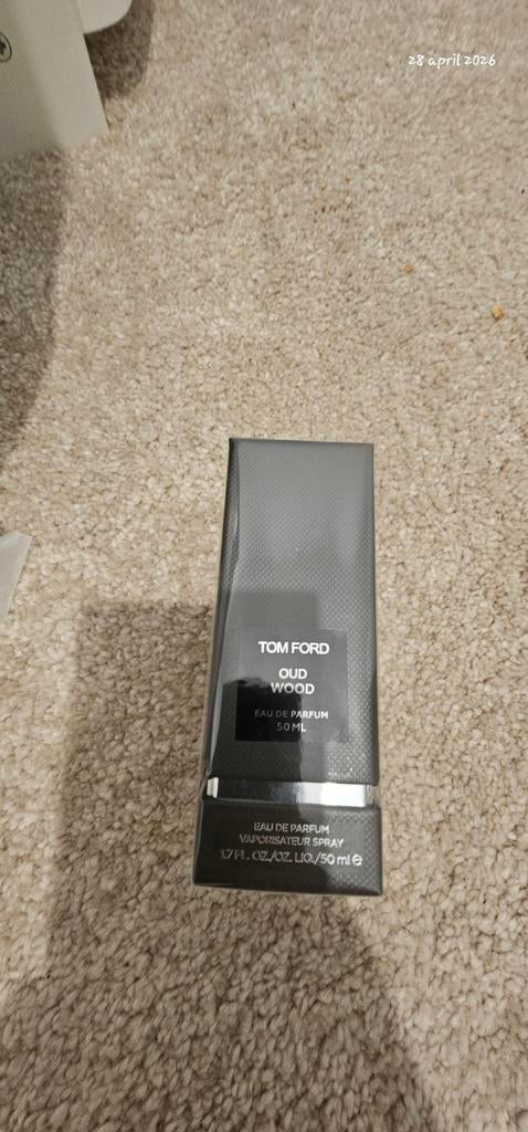Tom Ford Oud Wood Eau de Parfum 50ml - Nieuw in doos, Sieraden, Tassen en Uiterlijk, Uiterlijk | Parfum, Ophalen of Verzenden