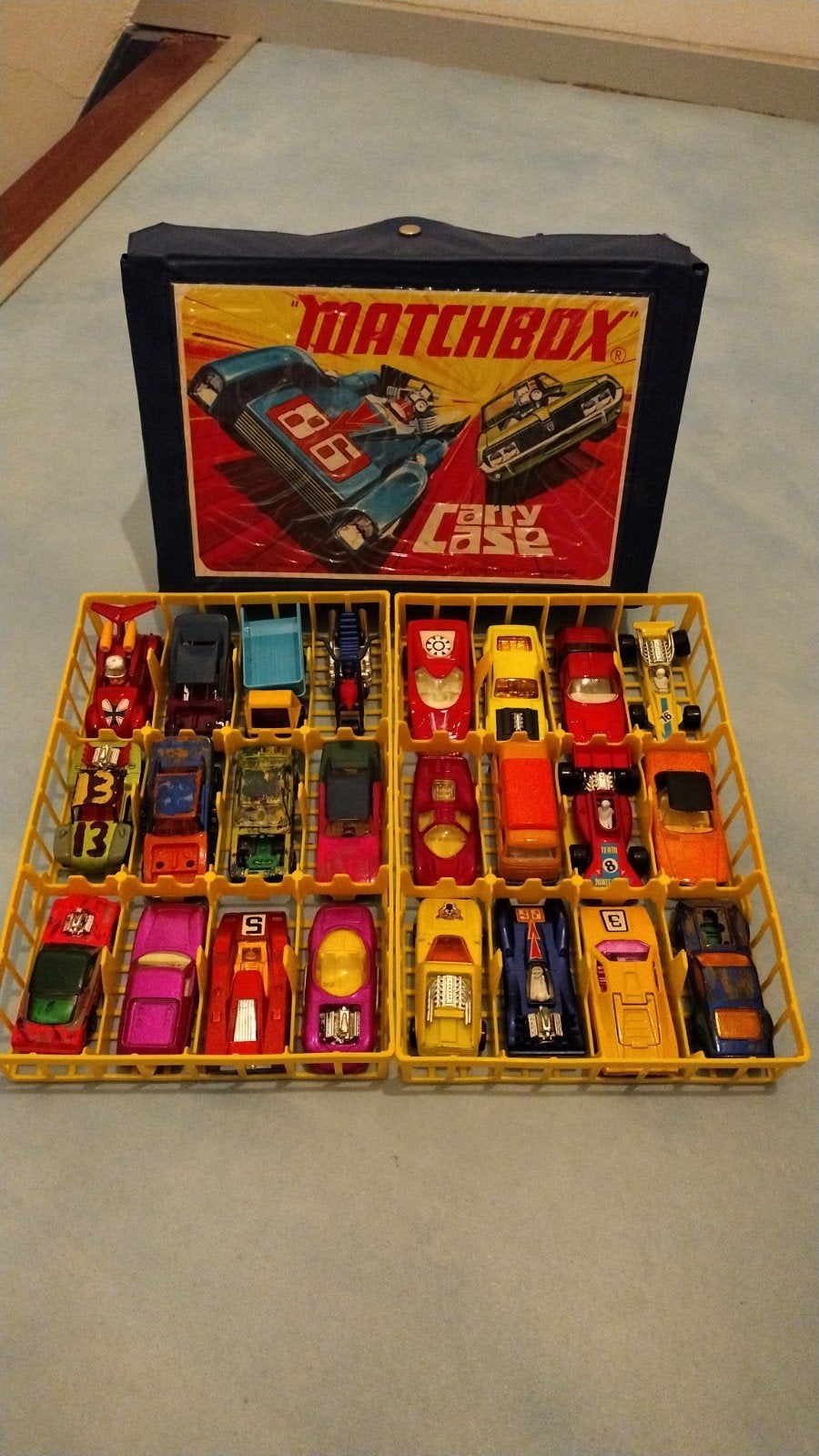 Vintage Matchbox Rally Case met 24 speelgoedauto's, Ophalen of Verzenden, Gebruikt