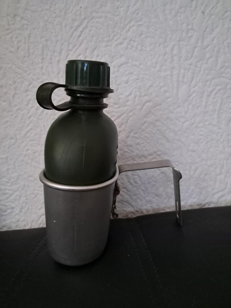 Militaire veldfles met aluminium houder - 1975, Verzamelen, Ophalen of Verzenden
