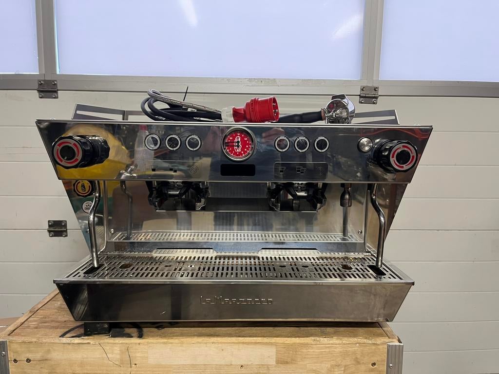 La Marzocco KB90 espressomachine, Espresso apparaat, 10 kopjes of meer, Koffiebonen, Zo goed als nieuw