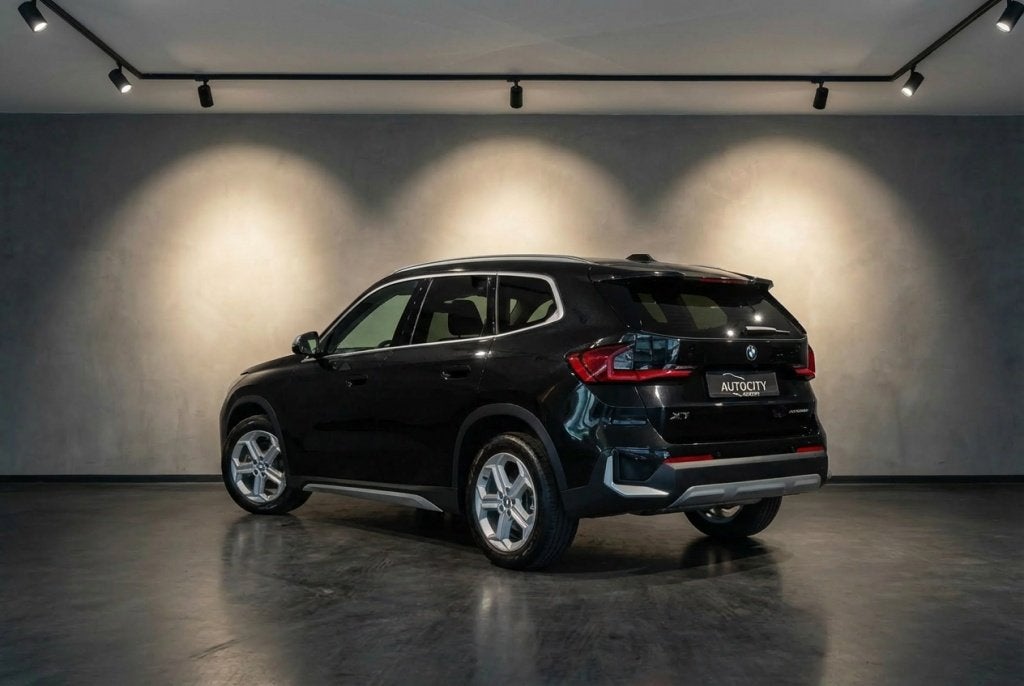 BMW X1 xDrive25e PHEV Facelift | Adaptive LED | Stoelverwarm, Auto's, BMW, 14 kWh, Gebruikt, Euro 6, Zwart