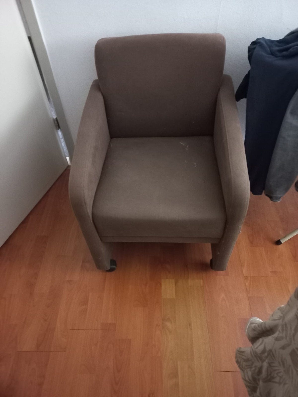2 gratis stoele, Huis en Inrichting, Stoelen, Ophalen, Gebruikt, Stof, Twee