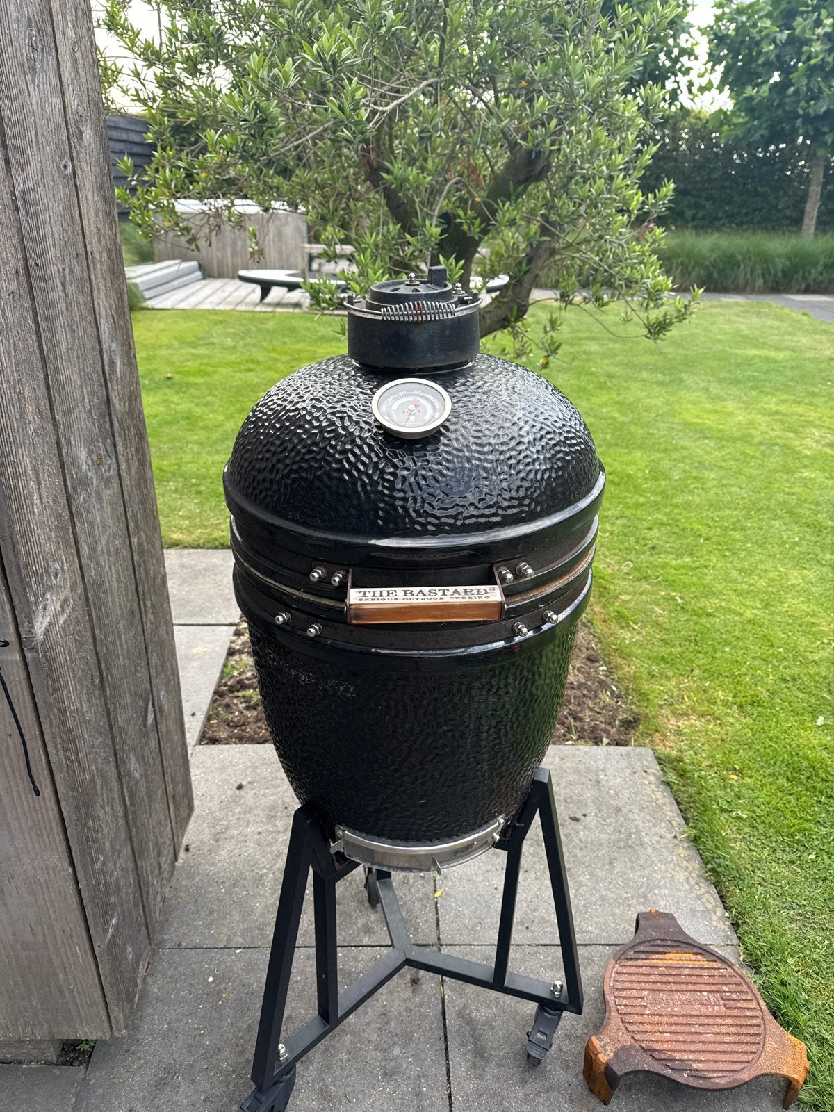 The Bastard Medium Kamado BBQ Zwart, Ophalen, Gebruikt