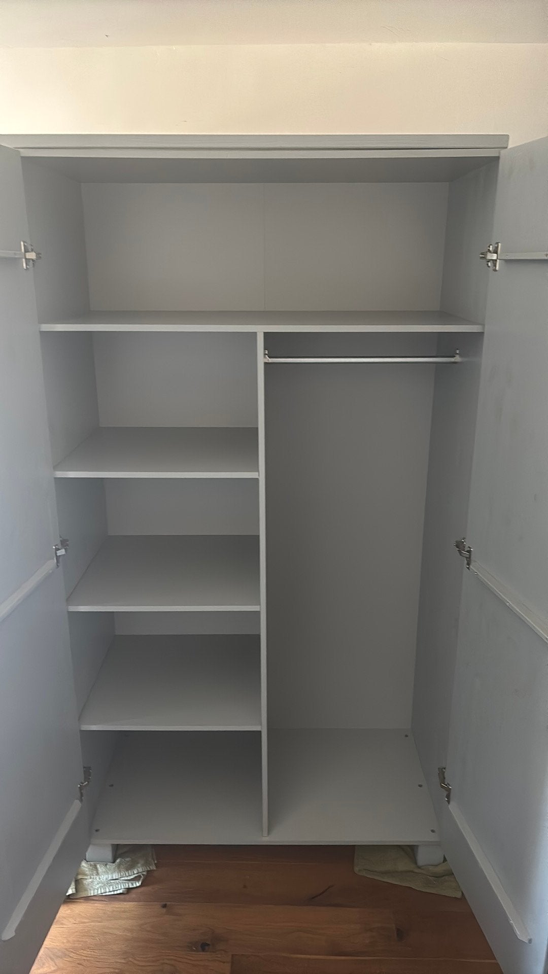 WOOOD dennis kast zo goed als nieuw, Ophalen, Met deur(en), 100 tot 150 cm, 200 cm of meer