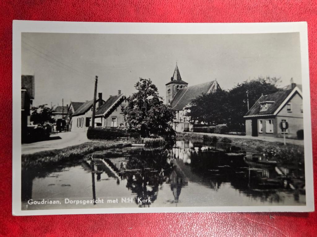 Goudriaan bij Gorinchem Dorpsgezicht met N.H. Kerk, Ophalen of Verzenden, Zuid-Holland