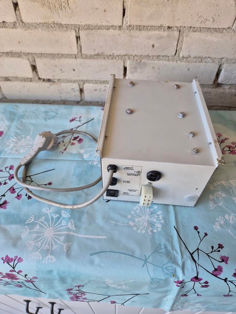 Camptronic Caravan Acculader 12V 15A, Ophalen of Verzenden, Gebruikt