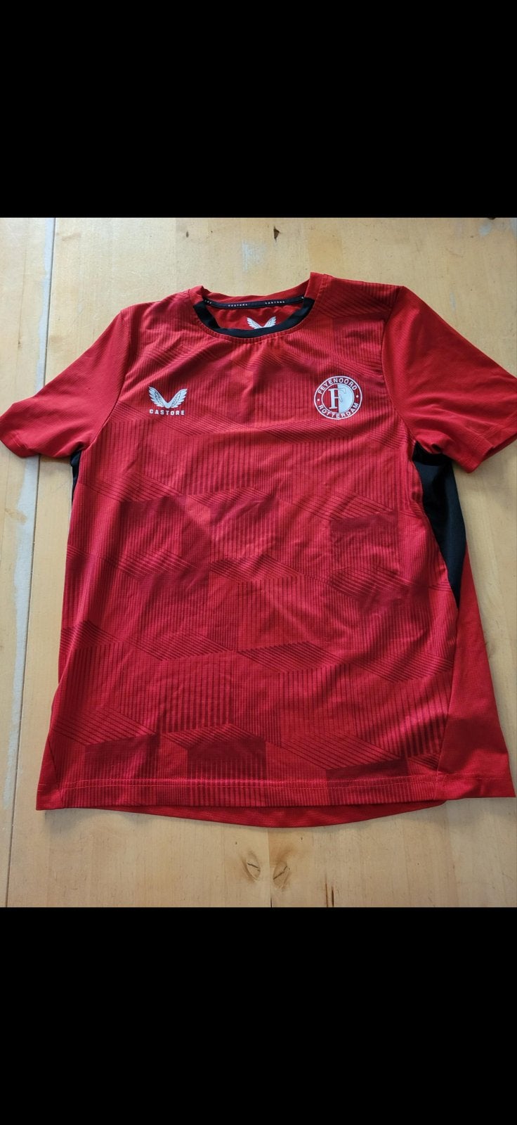 Rood Castore Feyenoord trainingsshirt 2023/2024 maat 158, Ophalen of Verzenden, Zo goed als nieuw, Jongen of Meisje, Sport- of Zwemkleding