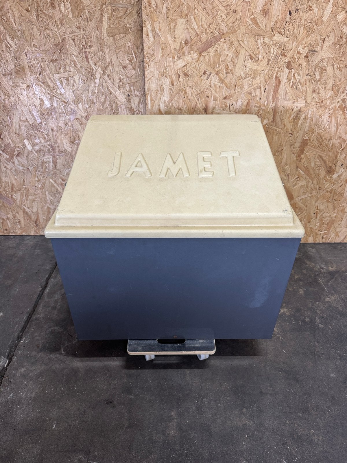 Disselbak Jamet . Goed, heel ,netjes en afsluitbaar, Ophalen, Zo goed als nieuw