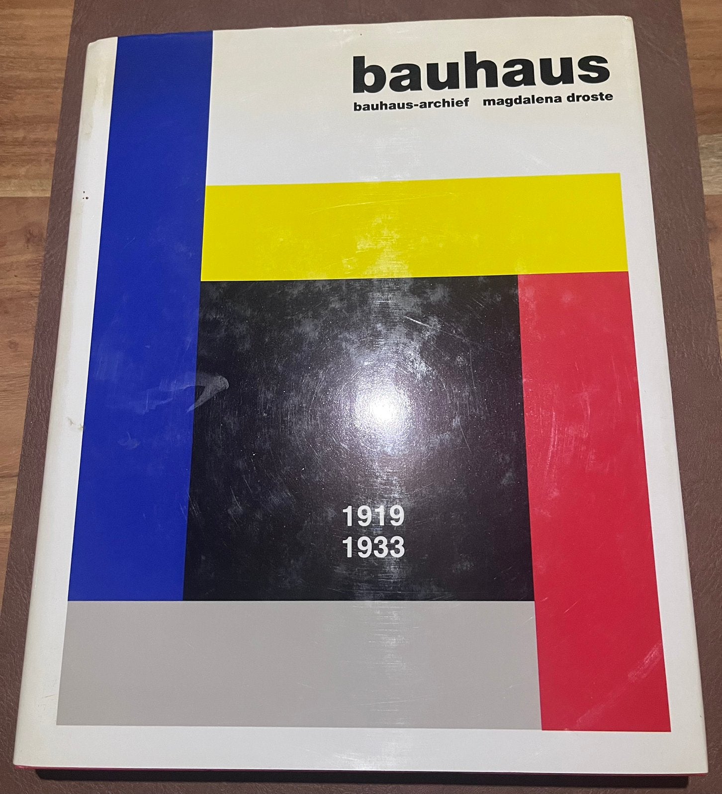 Boek - bauhaus - bauhaus archief 1919/1933 -Magdalena Droste, Ophalen of Verzenden, Gelezen