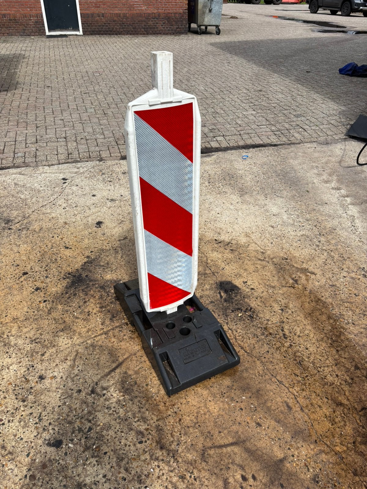 Baak schildjes weg afzetting