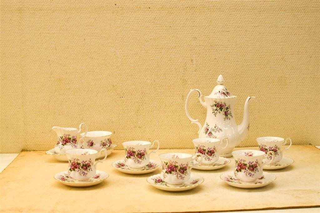 17 delig Royal Albert Porseleinen theeservies 51050, Gebruikt, Ophalen of Verzenden, Bord(en), Overige stijlen