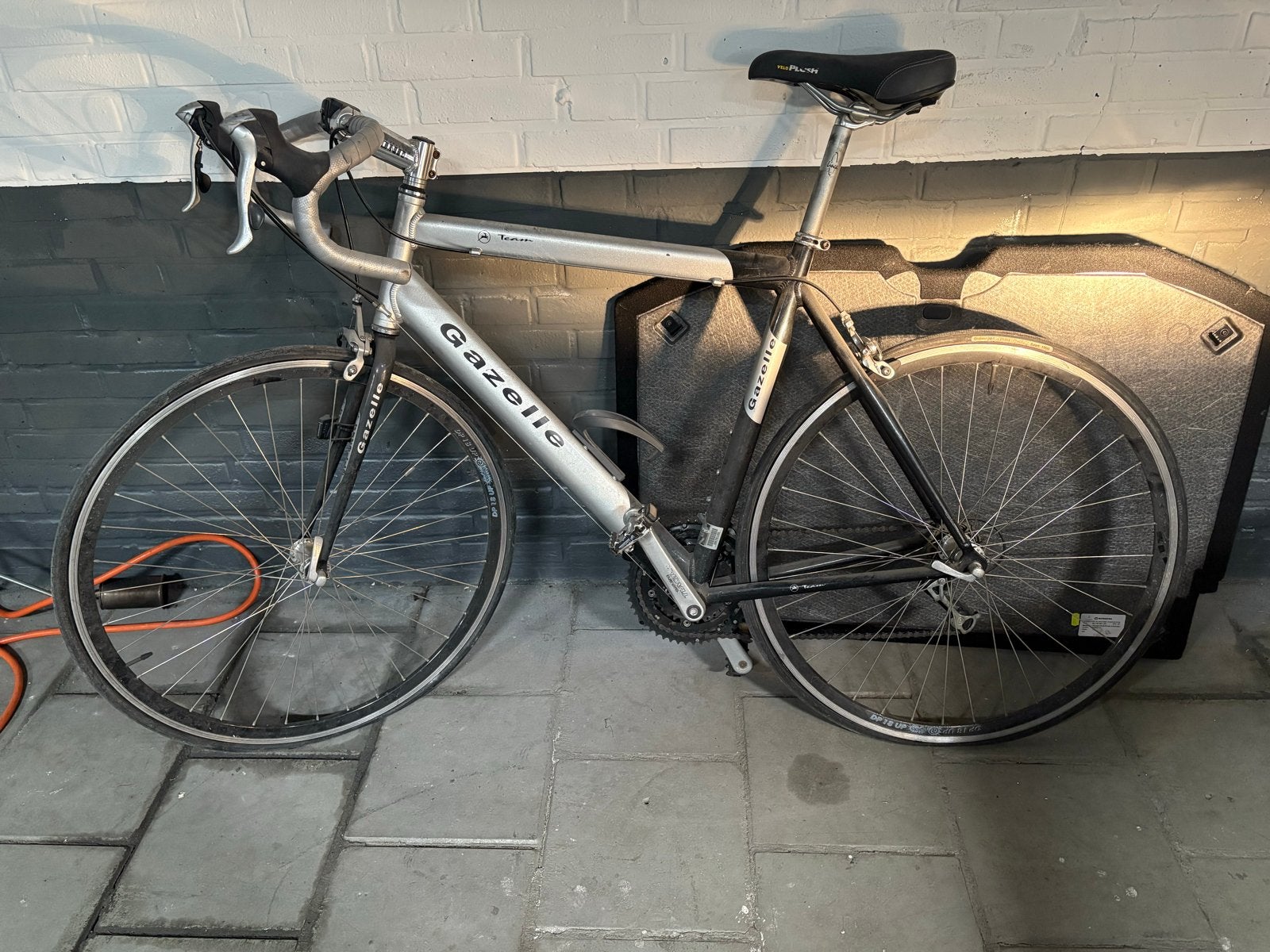 Gazelle racefiets - opknapper (2 lege banden, ketting), Fietsen en Brommers, Ophalen, 28 inch, Gebruikt, Velgrem