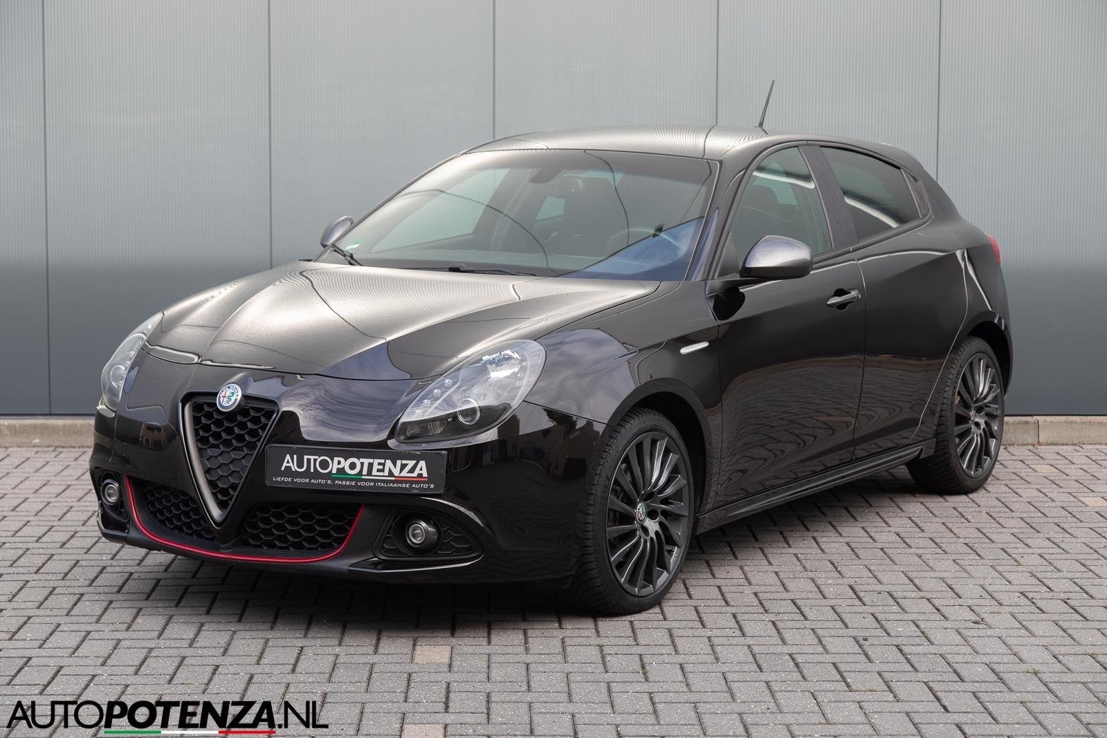 Alfa Romeo Giulietta 1.4 Turbo MultiAir Super PDC Carbon 18", Euro 6, 4 cilinders, Alcantara, Zwart