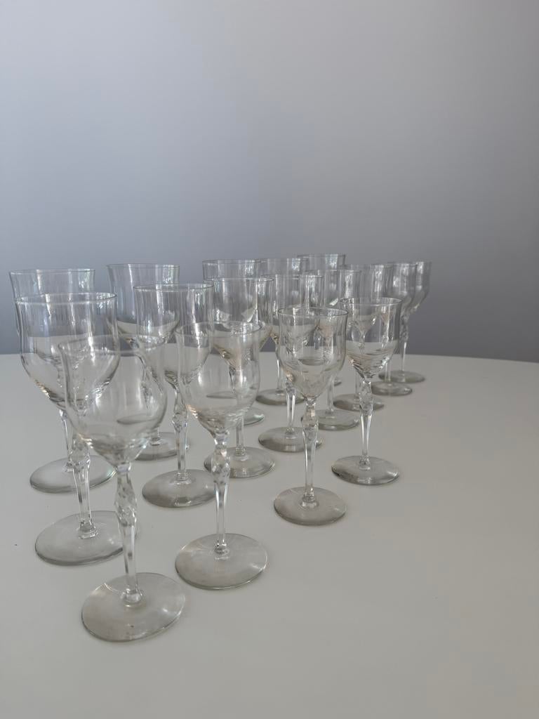 Elegante wijnglazen set uit de jaren '50 - 19 stuks, Ophalen of Verzenden