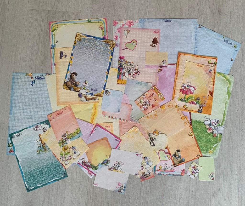 Diverse papieren en plaatjes van Diddl, Verzamelen, Ophalen of Verzenden, Verschillende figuren, Zo goed als nieuw, Papier, Kaart of Schrift