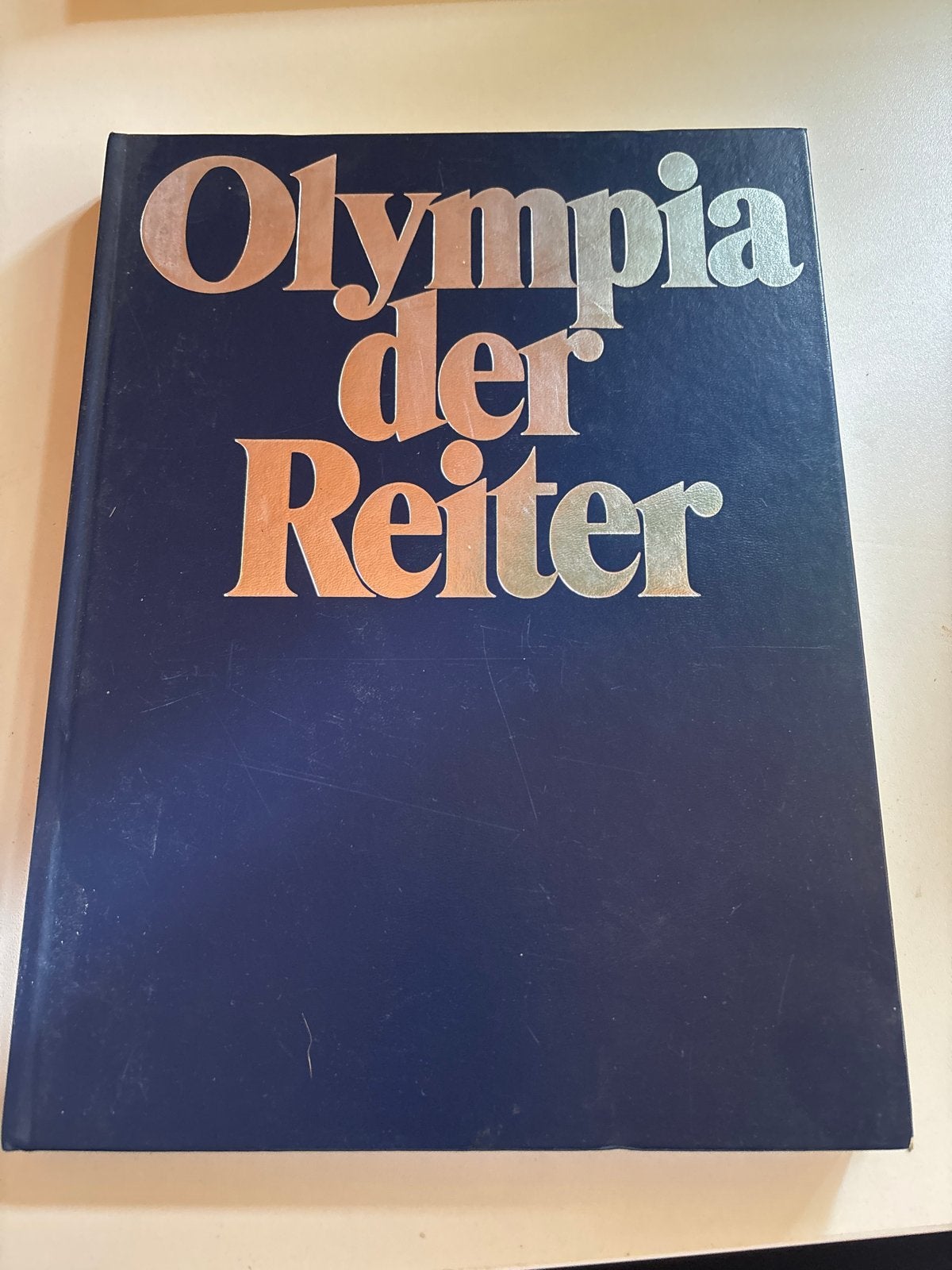 Olympia der Reiter '76, 80 en '84 - Paardensport Boeken, Boeken, Ophalen of Verzenden, Gelezen, Overige sporten